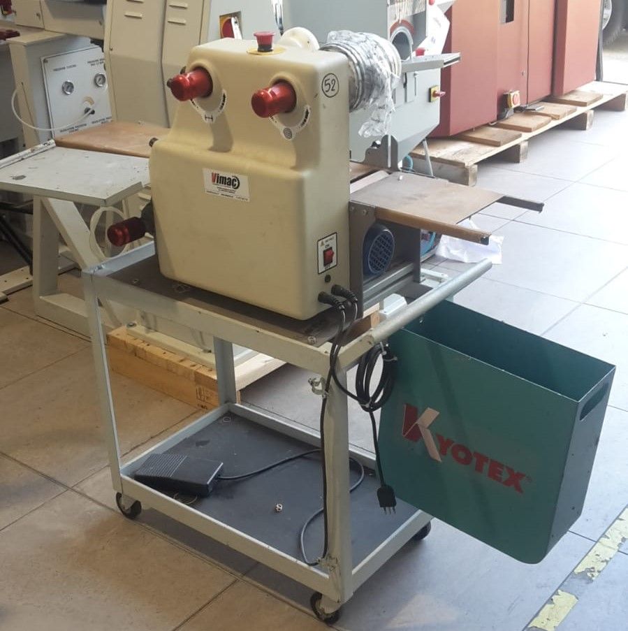 macchina-per-adesivizzazione-soletti-di-pulizia-kyotex-kyo100