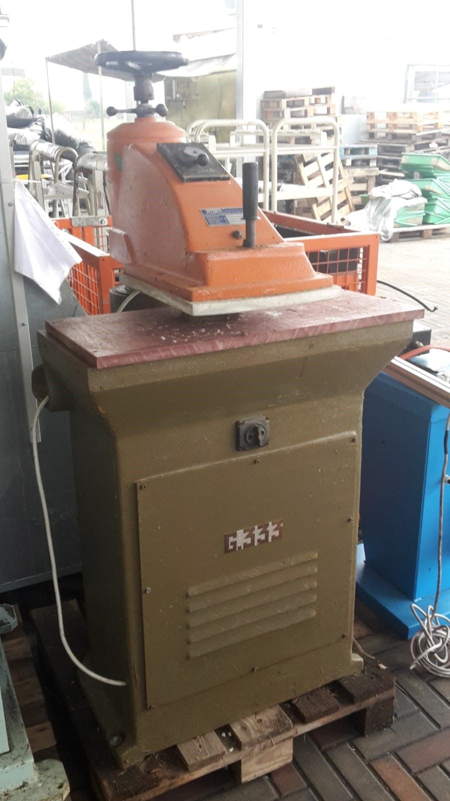 trancia-a-bandiera-atom-g333