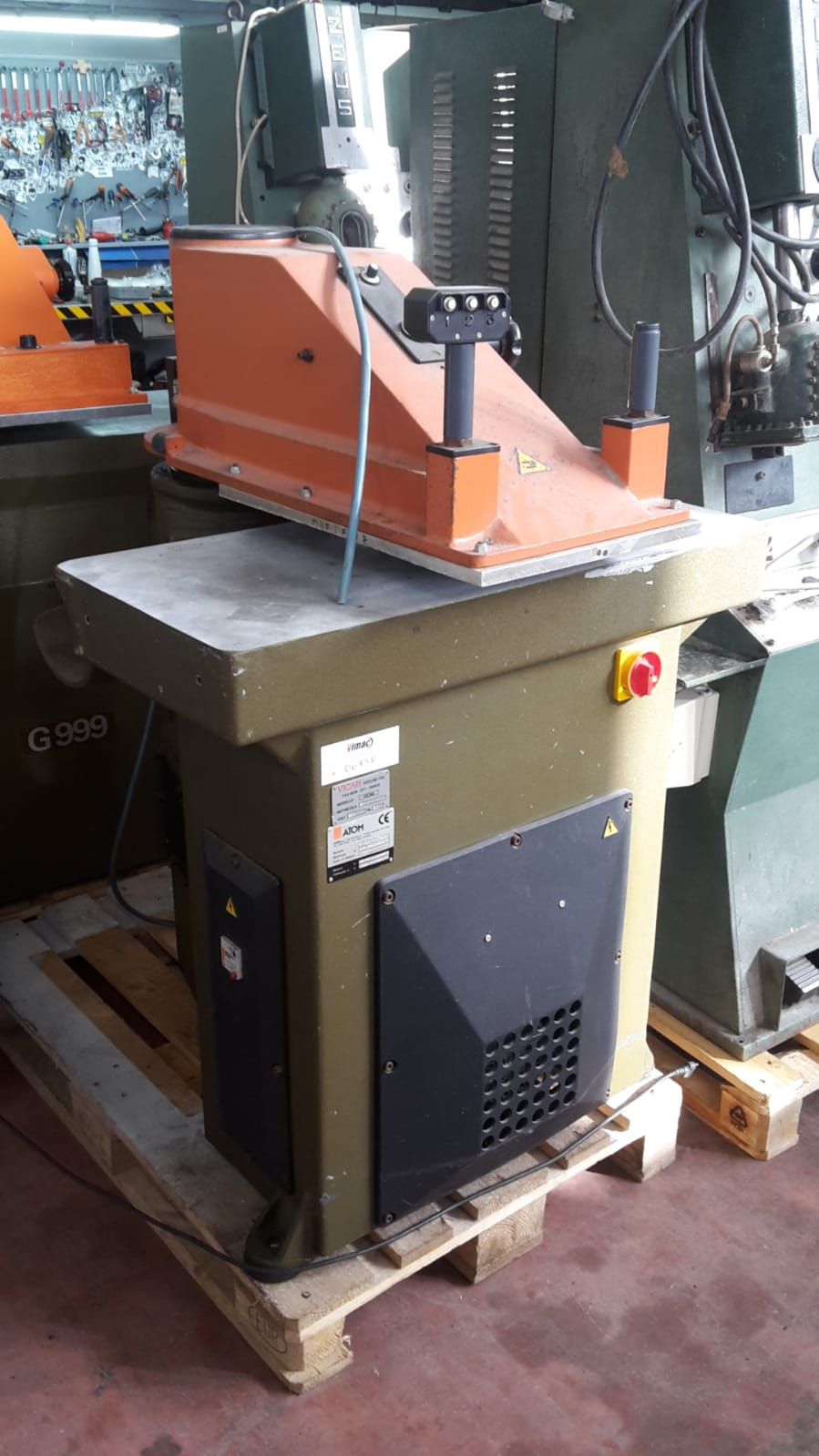trancia-a-bandiera-atom-s120