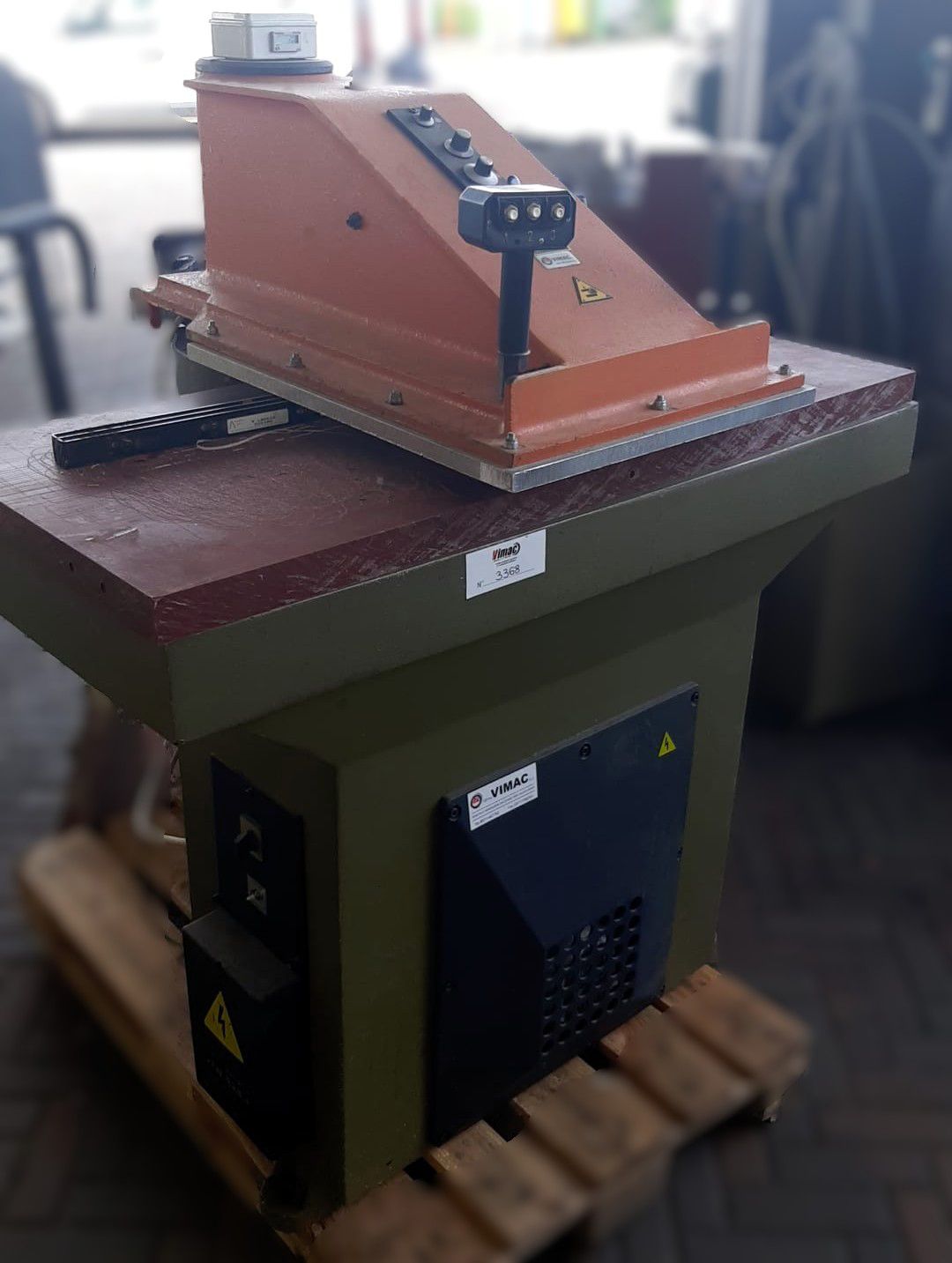 trancia-a-bandiera-atom-s122